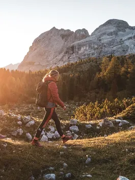 Wandern im Herbst auf der Fanes Alm in Südtirol