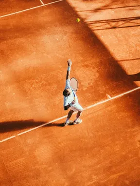 Giocatore Tennis durante la vacanza Tennis in Trentino Alto Adige