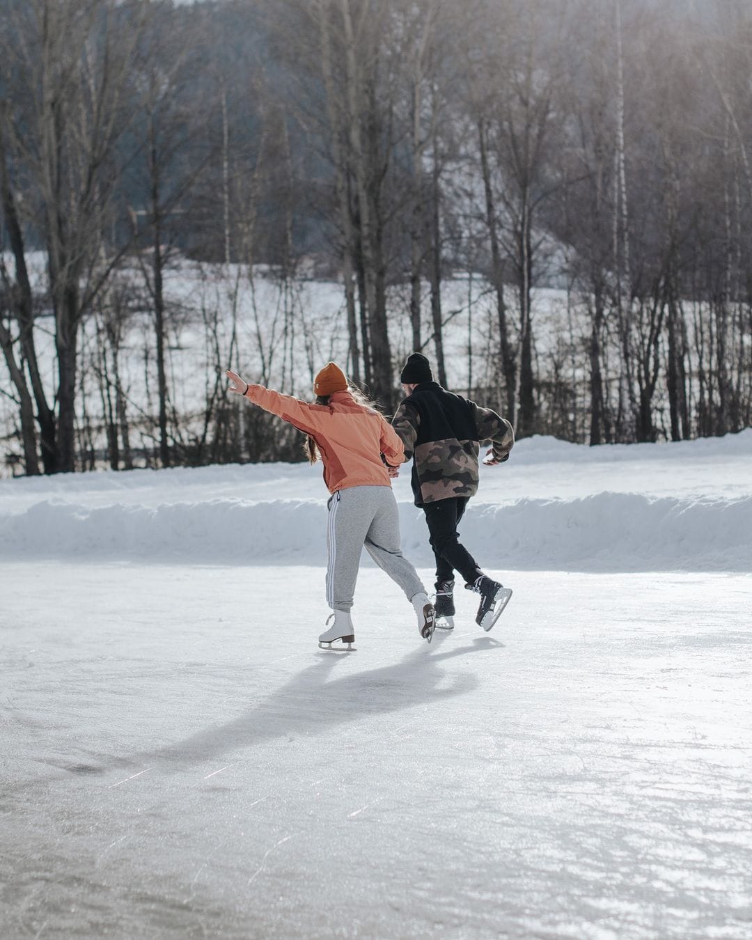 Have you ever ice-skated? ⛸

 There are ...